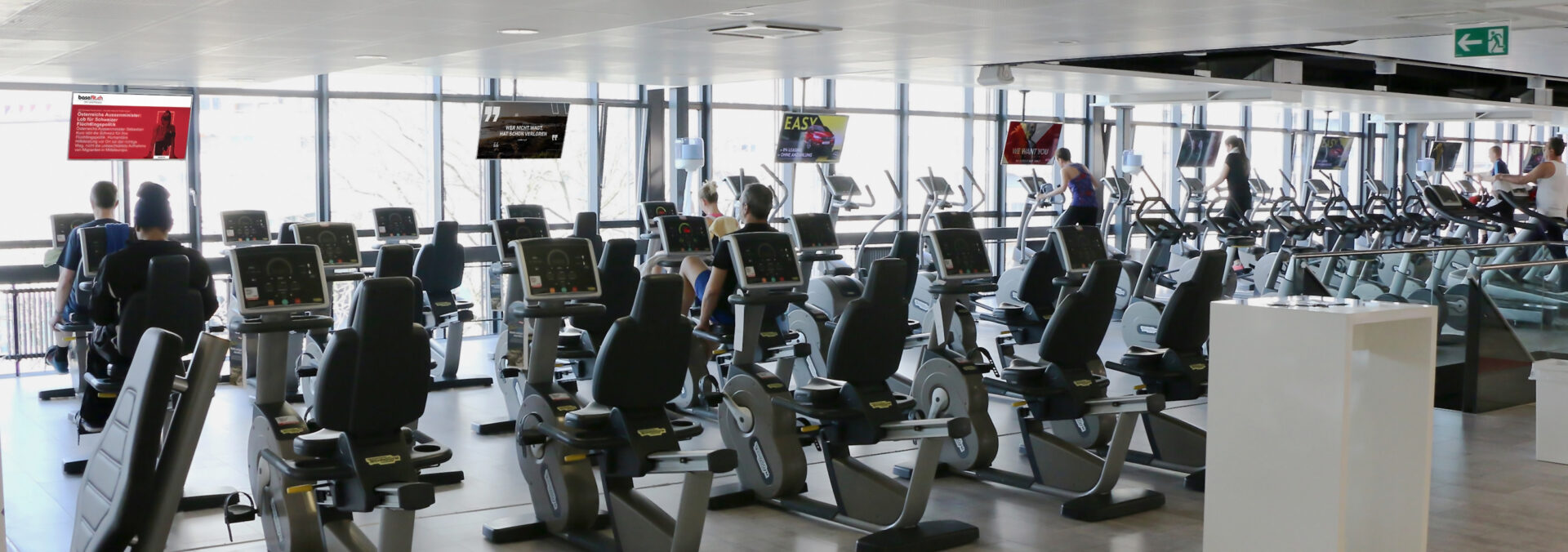 Fitnesszentrum mit smadooh-Screen