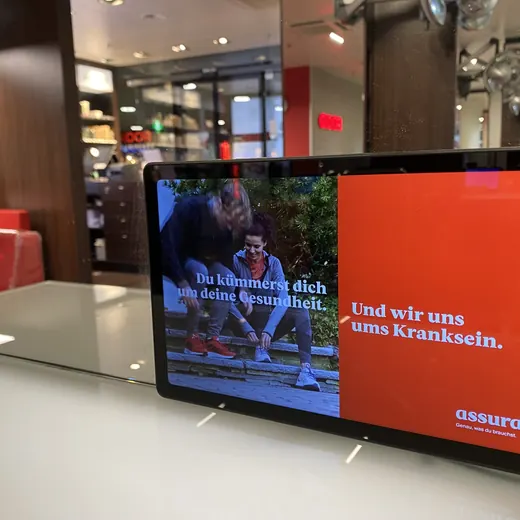 Screen im Coiffeursalon, Umfeld Dienstleistungen