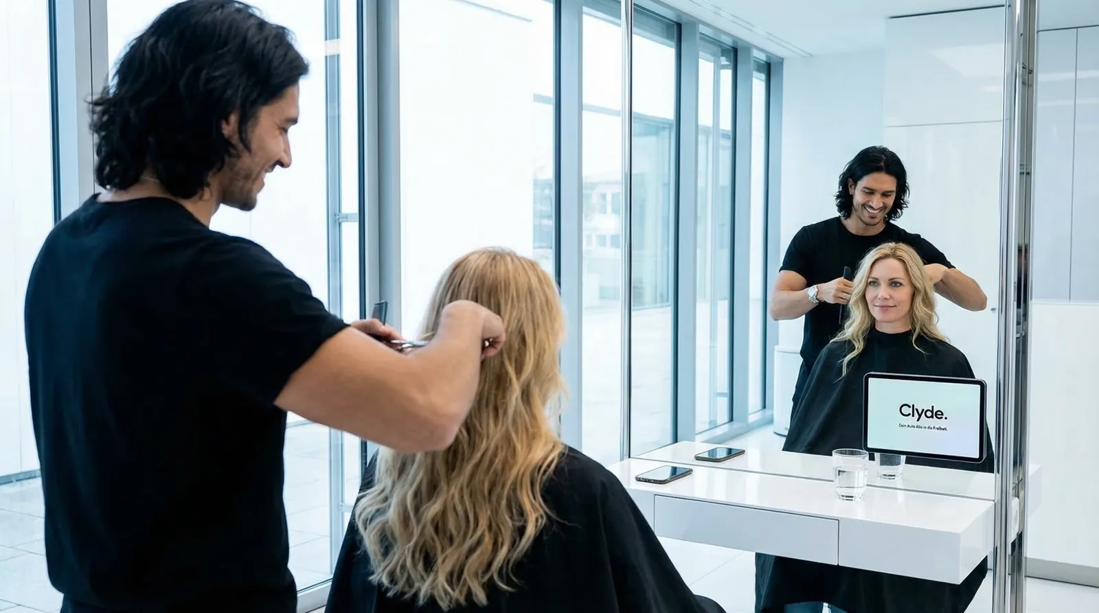Frau, 40 im Coiffeursalon, auf dem Screen der Spot von Clyde