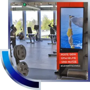 Fitness DOOH - Digitaler DOOH-Werbescreen im Fitnessstudio mit Social Media Aufruf